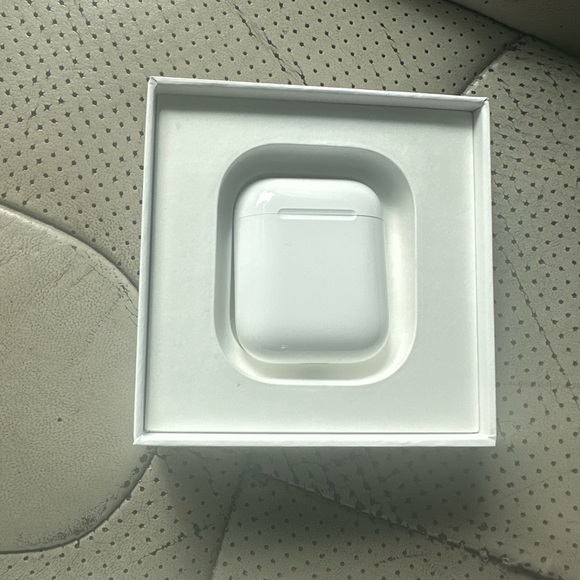 Apple AirPods 2nd generation with charging case